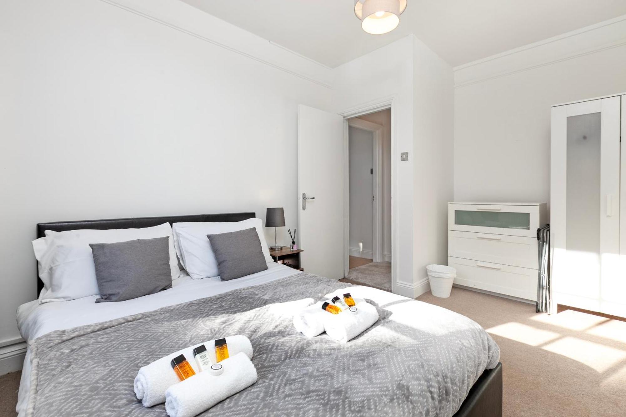 Beautiful 3 Bedroom Flat In Scott Ellis Gardens ลอนดอน ภายนอก รูปภาพ