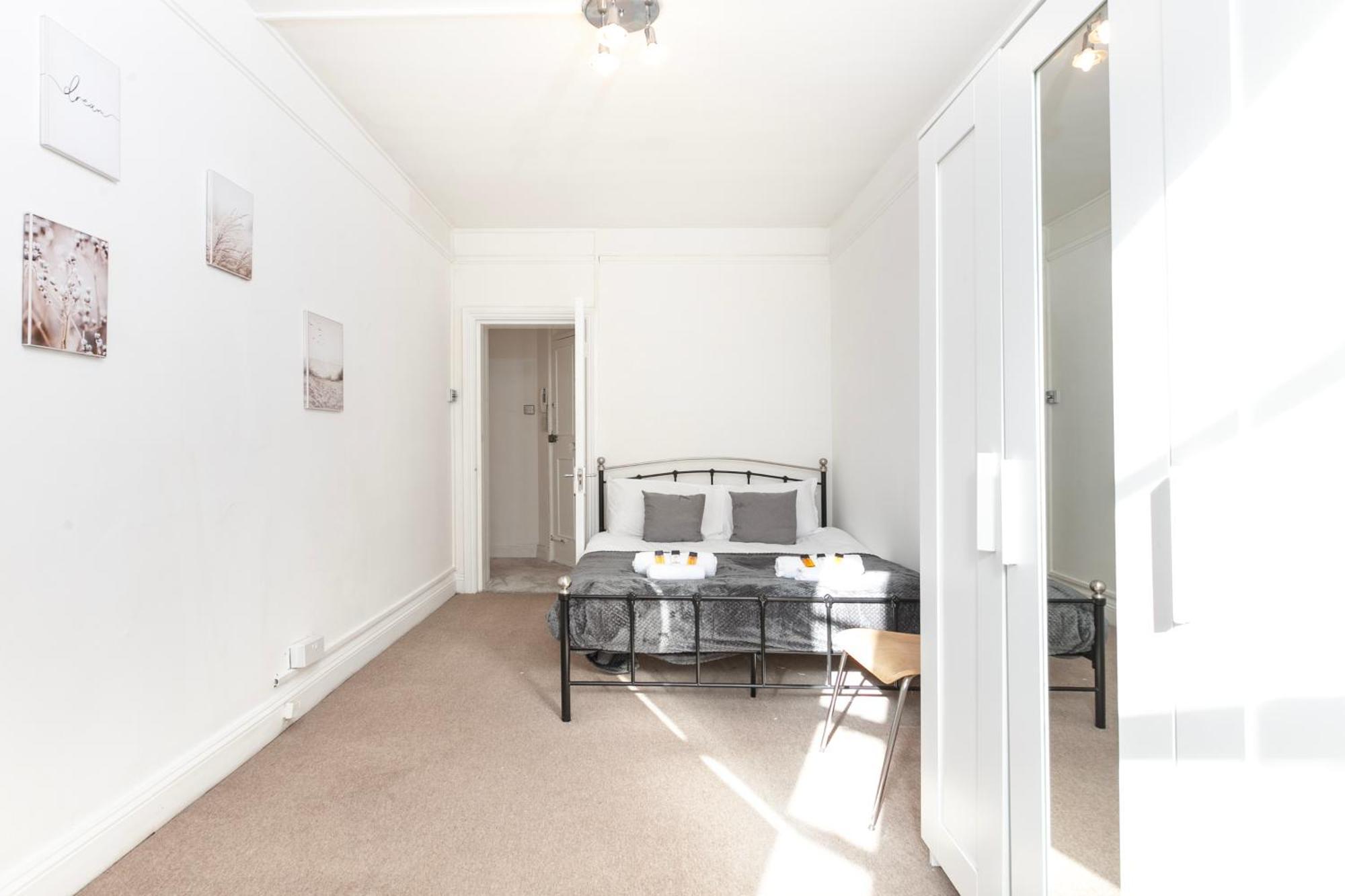 Beautiful 3 Bedroom Flat In Scott Ellis Gardens ลอนดอน ภายนอก รูปภาพ
